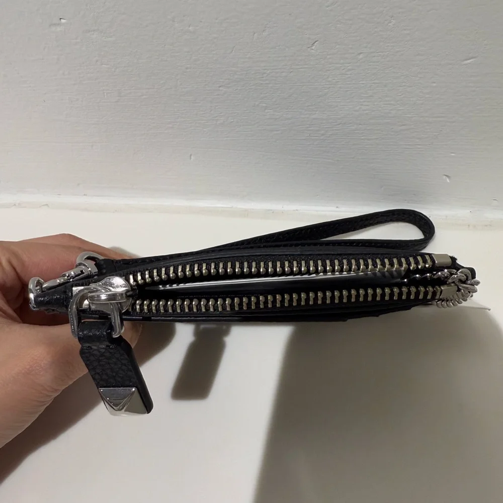 NWT Marc Jacobs bold wristlet